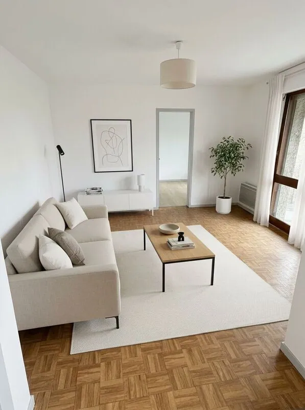 Minimalist Living room